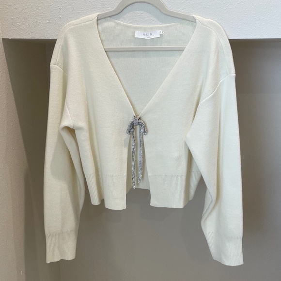 NWOT ASTR The Label Cream / Silver Embellished Bow Cardigan (Size M) - Picture 3 of 7